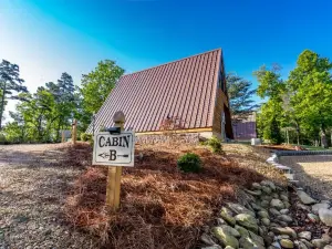 Dream Maker Cabin w/Hot Tub - Sleeps 6