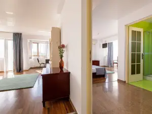 Lira Pacific Aparthotel