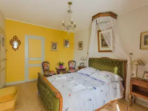 La Petite Maison près de l'Eglise