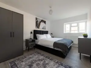 Compton House - 4 Bed