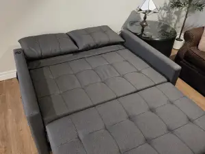 Peaceful Oasis Private Basement Suite with Queen Bed & Full Kitchen