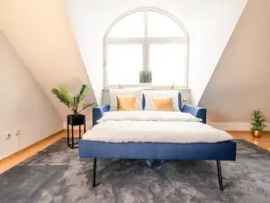 Penthouse-Suite Near University