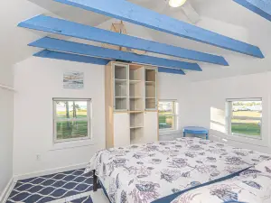 Charming Waterfront Farmhouse 10 Minutes from Blackwater NWR - Pet Friendly