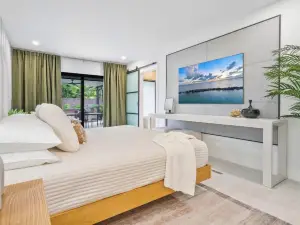 Modern Oasis Miami - luxury rental home close to airports, beaches & shopping.