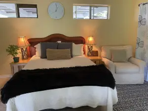 Private Banana Tree Cottage with Ocean Views