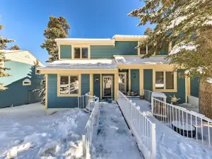 Bright Cloudcroft Condo w/ Game Room + Deck!
