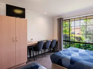 Bristol Hill Motor Inn