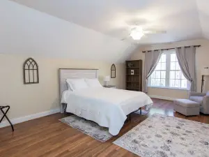Private, Peaceful Home Close to Waterfall Hikes, Mtn Biking, Fishing & More