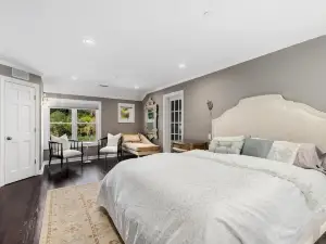 Private 5-Acre Retreat, 5Br Near NYC