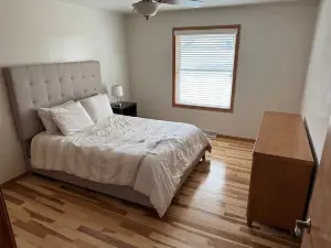 Luxurious 3-bedroom- 3 bath, short drive to Lambeau--- De Pere.