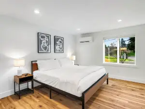 靠近埃弗裡特海濱的陽光三臥室度假屋