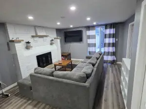 Bright & Cozy 2-Bedroom Main Floor Suite