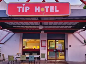 TIP Hotel Cambrai ex Hotel F1