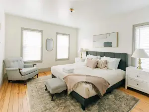 Quaint, Vintage Reno in Manheim