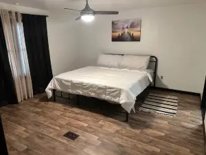 Charming 3-bedroom house in Eufaula with pool table and outdoor dining