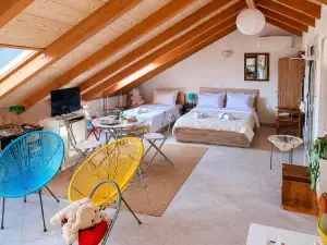 AB Preveza Apartments-15 Meters over the Sea Attic & Alexander's the Great Executive Suite