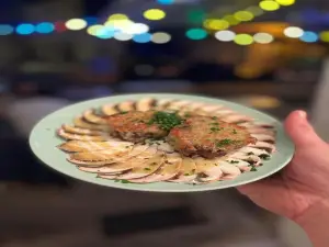 朋友酒吧飯店