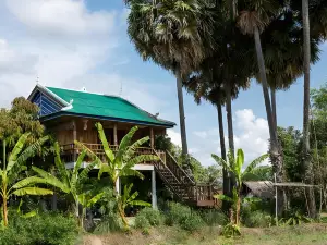 Champa Lodge