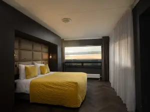 Amazing Apartment on 39th floor 772