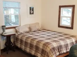 River Cabin on the Pine River- Adult only