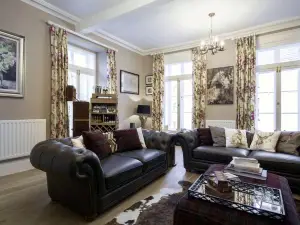 The Town House Bnb