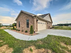 Cozy Murray Retreat Near MSU and Local Eateries