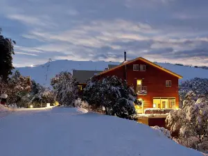 Summit Ridge Alpine Lodge