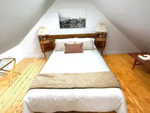 Bike, hike, kayak Acadia cottage