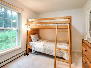 Cozy Campton Home: 10 Mi to Tenney Mountain Resort