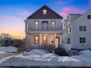 Cozy Pleasantville Retreat Unit 2 2 Bedroom Apts