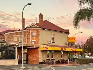 Grand Old Crow Hotel