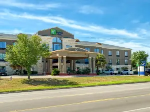 Holiday Inn Express & Suites Beeville by IHG