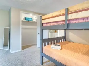 Pet-Friendly Disney Home - Walk to Marina!
