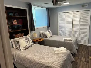 Brevard Bungalow2 Level, Steps to Downtown, Music Center, Lumberyard, Greenway.