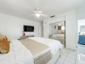 < 4 Mi to Hard Rock Stadium: Miramar Home w/ BBQ!