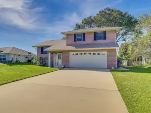 Sebastian Home w/ Large Deck Near Golfing & Beach