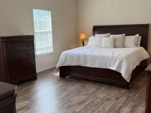 Spacious 4-bedroom house in charming Alabaster with WiFi, AC