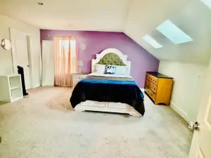 3-bedroom townhome in charming Clarksburg  in calm neighborhood.45 mn to DC