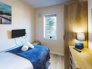 Perfect for Business Large Groups Sleeps 8