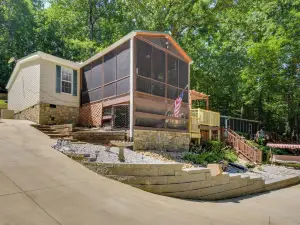 Lakefront Fair Play Vacation Rental, Pets Welcome!