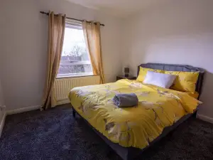 Charming 2BR Maisonette in Carlisle Center