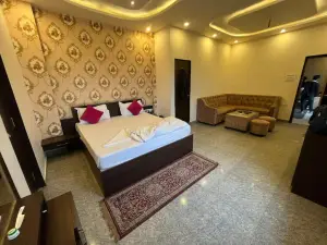 Hotel Grand Maurya & Spice Restaurant