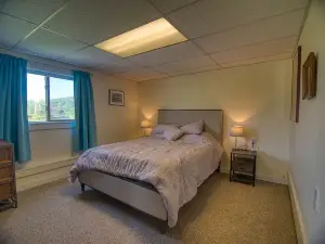 Cozy renovated barn apartment on first floor