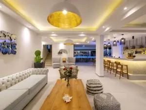 La Stella Suites