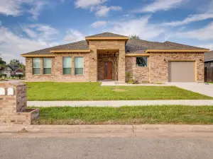 Wfh-Friendly Brownsville Home w/ Private Patio