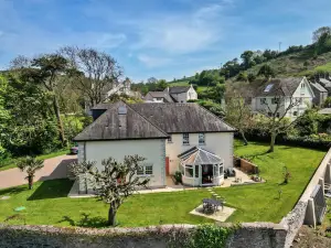 Nicely Tucked Away Cottage