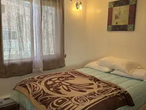 Nestled at the Top of Famous Totem Pole ParksEnjoyable, Comfortable House