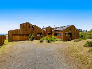 Stunning home with sweeping ocean views, private hot tub & outdoor living