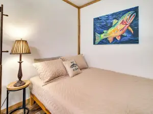 諾福克開間度假屋：步行至懷特河！