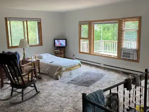 3-bedroom house in welcoming Walker with AC, WiFi, dock, kinda private.